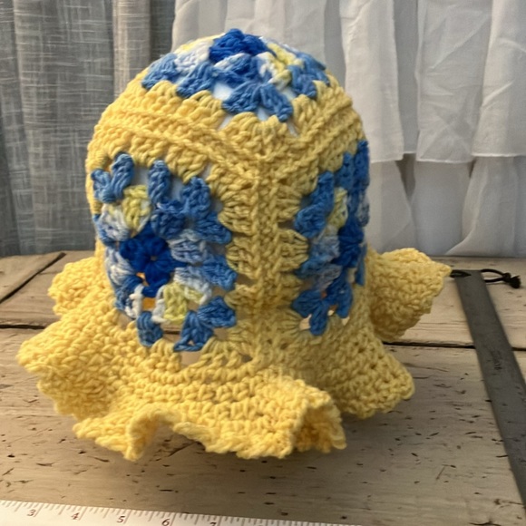 Handmade crocheted granny square bucket hat - Picture 4 of 5